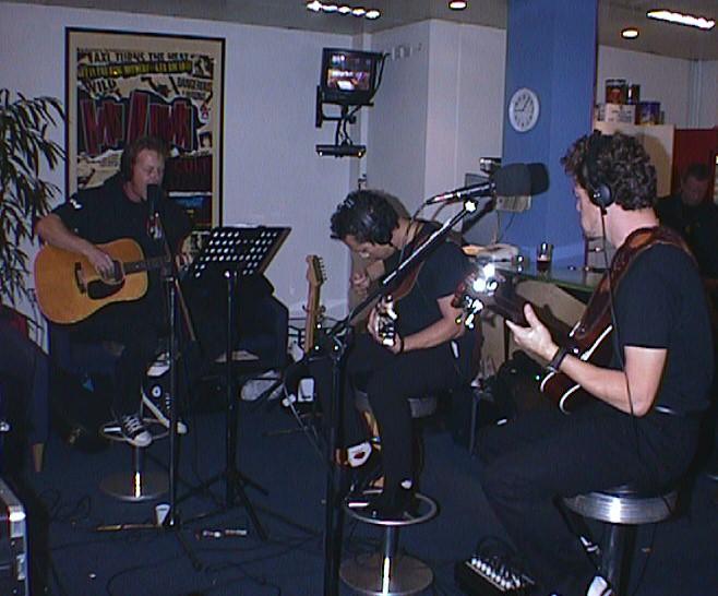 Photo gallery from the gig in London, England (Virgin Radio) shot on November 14, 1997